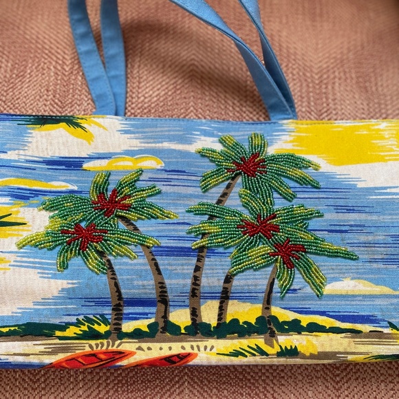 Beaded Palm trees on a tropical theme bag. - Picture 2 of 9
